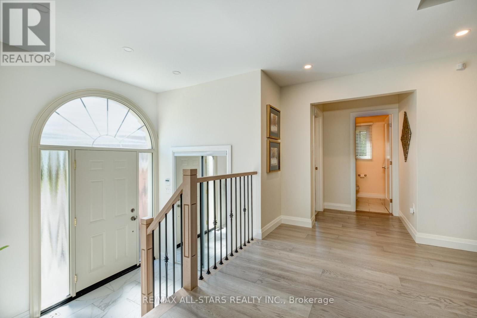 67 Autumn Way, Aurora (Aurora Heights), Ontario  L4G 4P5 - Photo 4 - N12181126