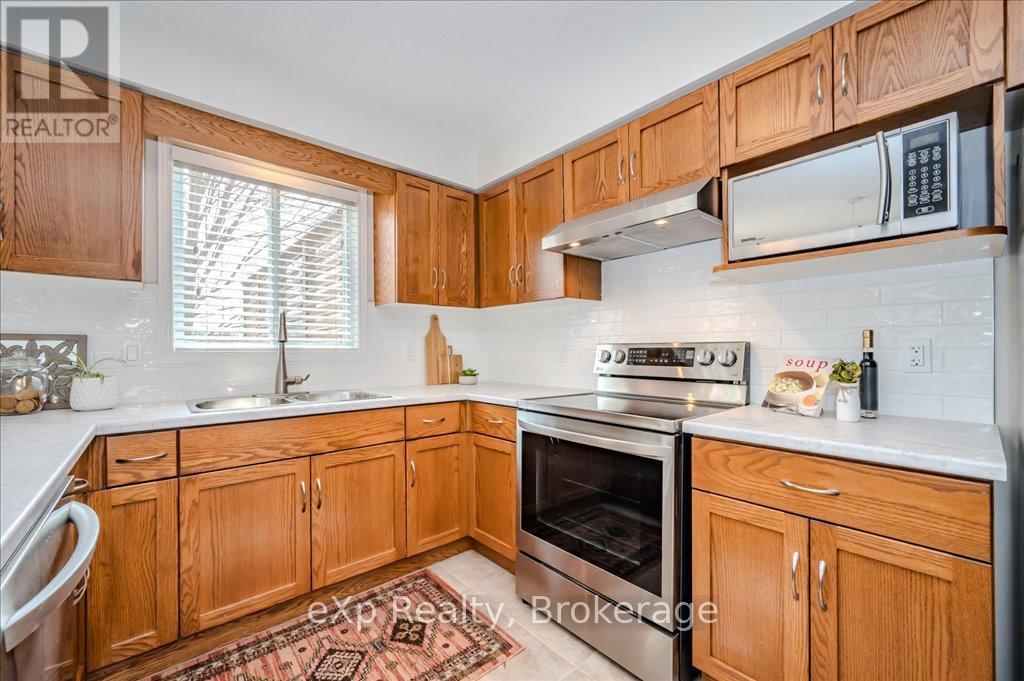 216 Severn Drive, Guelph (Grange Road), Ontario  N1E 0C7 - Photo 10 - X12181300