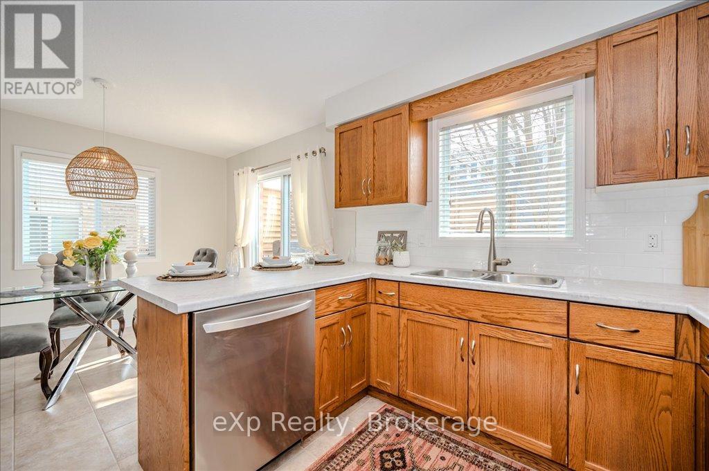 216 Severn Drive, Guelph (Grange Road), Ontario  N1E 0C7 - Photo 11 - X12181300
