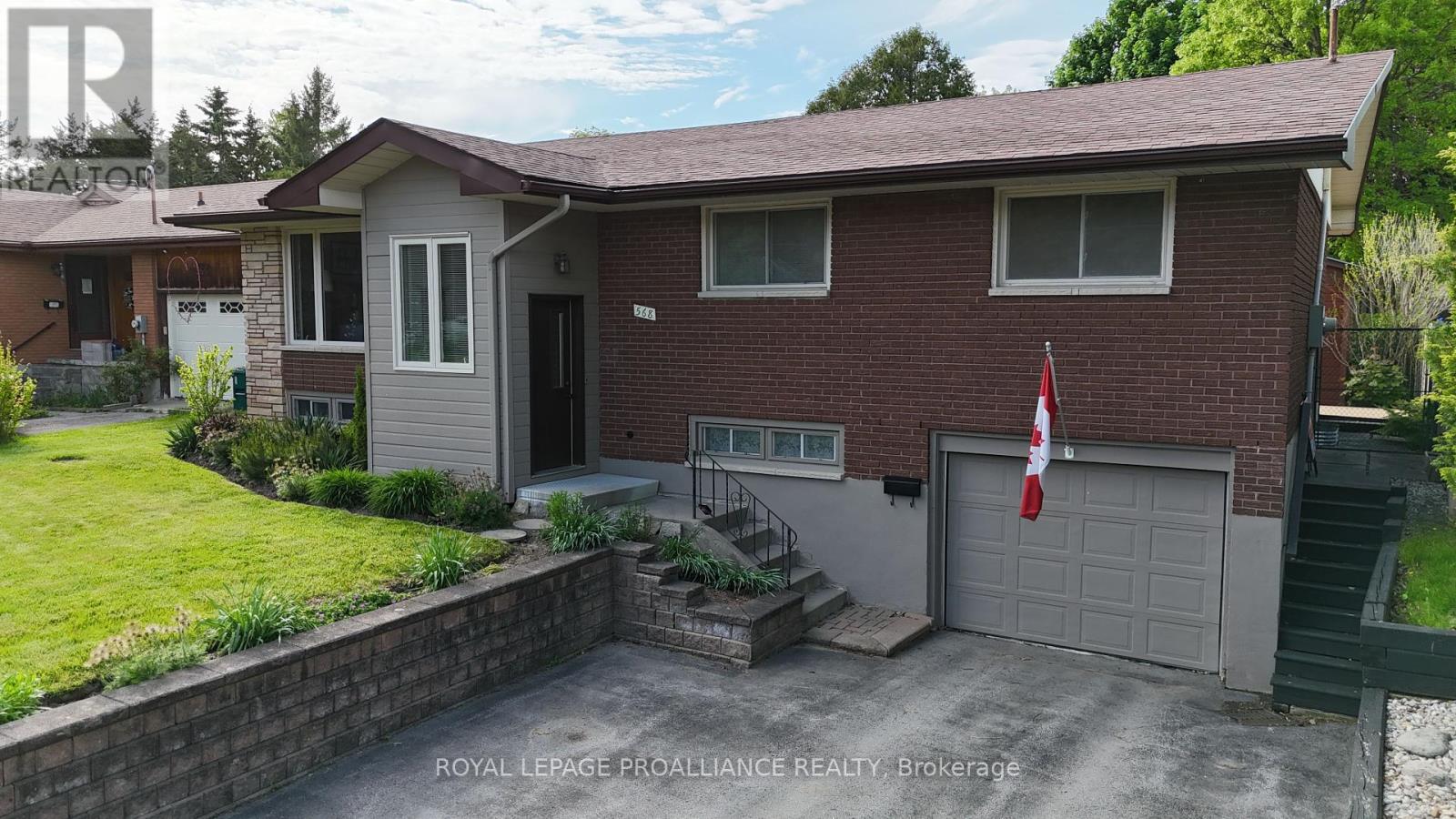 568 Victoria Avenue, Belleville, Ontario  K8N 2G7 - Photo 1 - X12141381