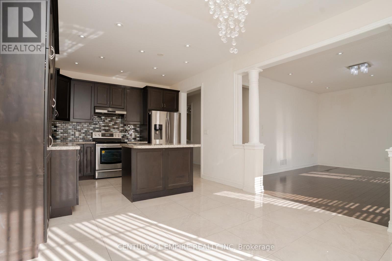 7 Amaretto Court, Brampton (Credit Valley), Ontario  L6X 5M9 - Photo 13 - W12181099