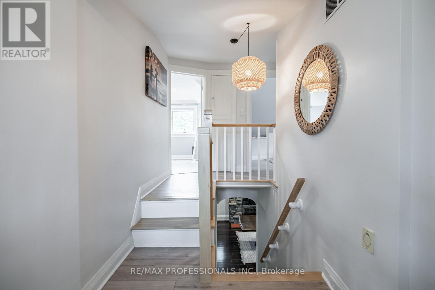 10 Burnhamthorpe Crescent, Toronto, Ontario  M9A 1G4 - Photo 19 - W12181113