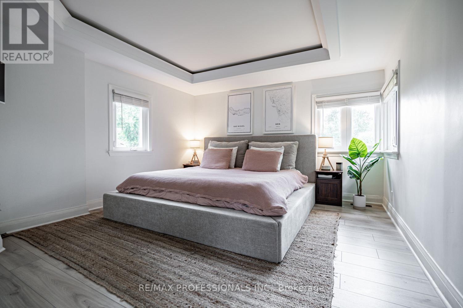 10 Burnhamthorpe Crescent, Toronto, Ontario  M9A 1G4 - Photo 20 - W12181113