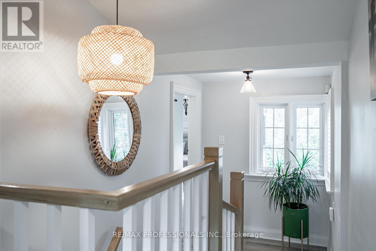 10 Burnhamthorpe Crescent, Toronto, Ontario  M9A 1G4 - Photo 24 - W12181113