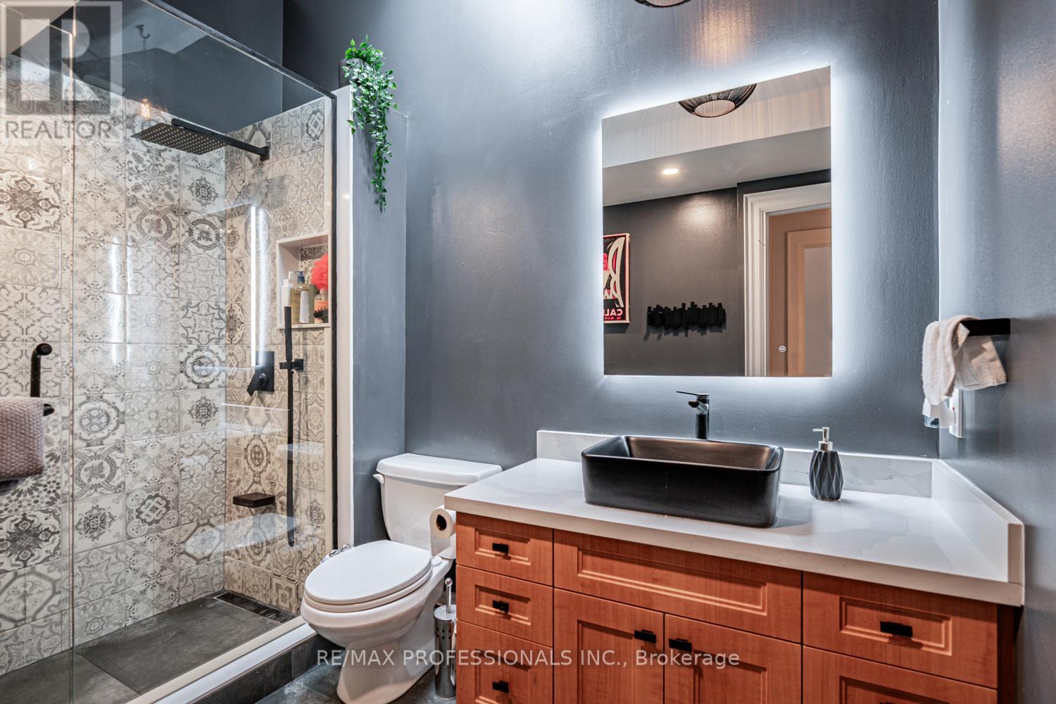 10 Burnhamthorpe Crescent, Toronto, Ontario  M9A 1G4 - Photo 26 - W12181113