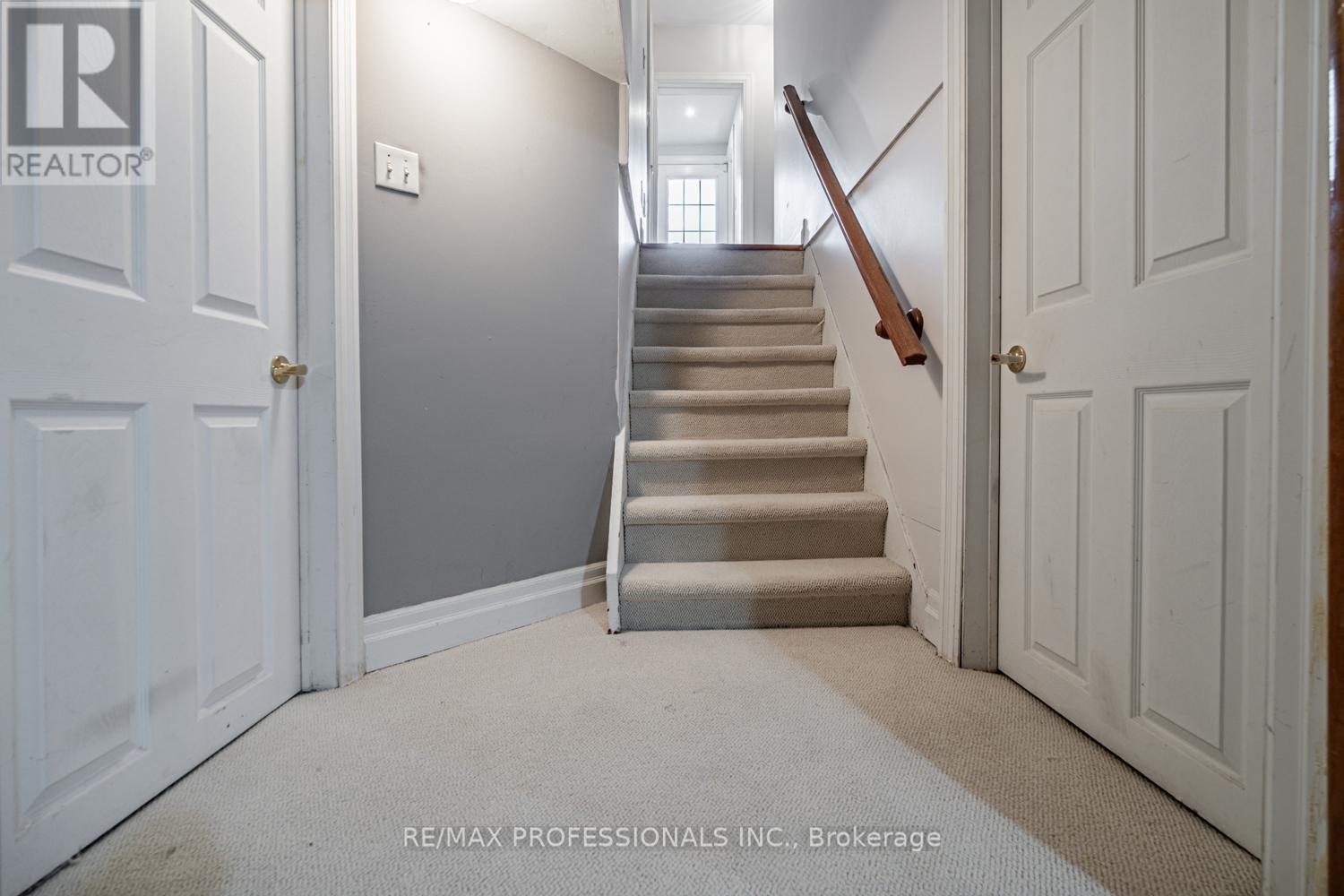 10 Burnhamthorpe Crescent, Toronto, Ontario  M9A 1G4 - Photo 28 - W12181113