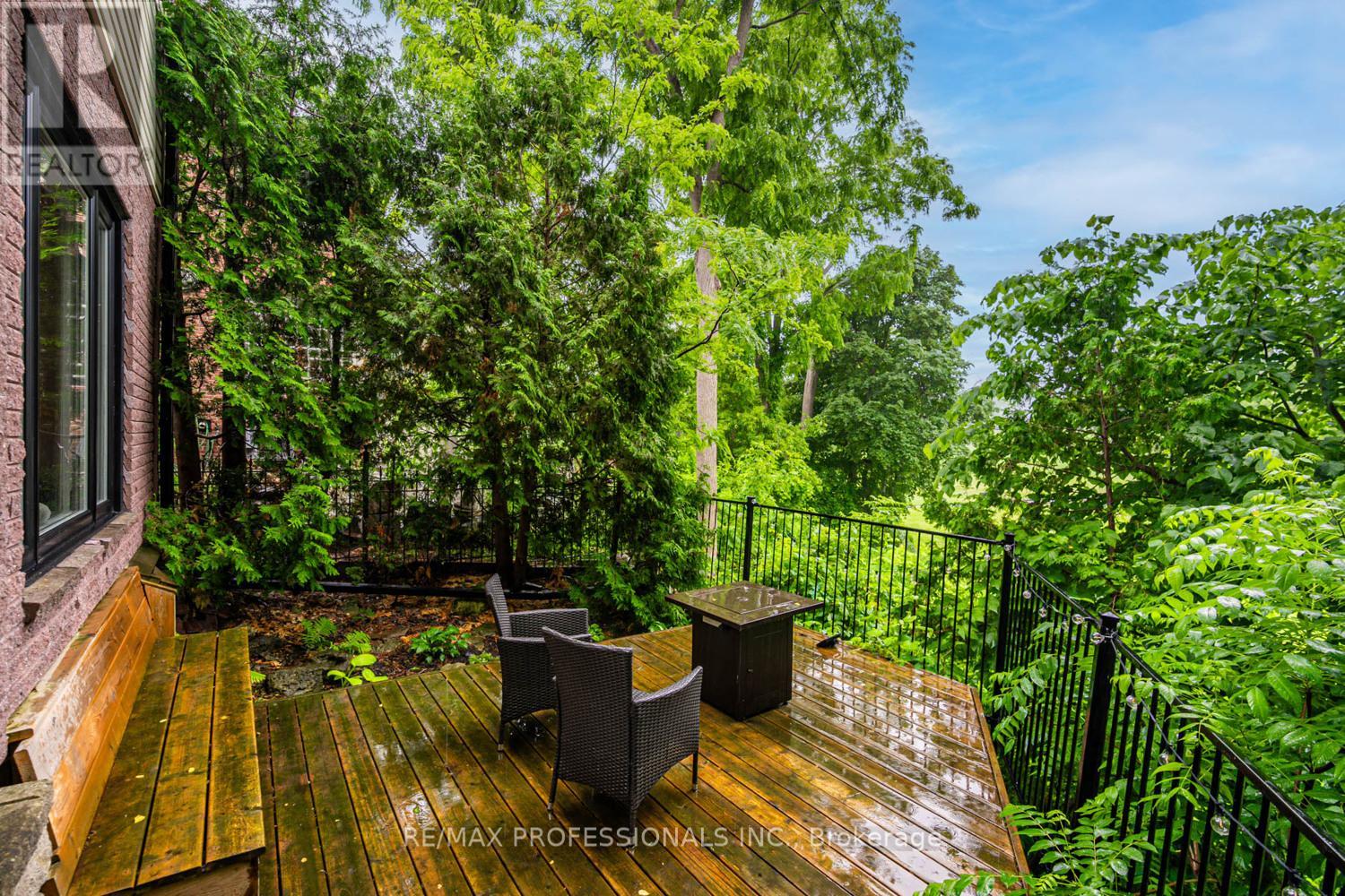 10 Burnhamthorpe Crescent, Toronto, Ontario  M9A 1G4 - Photo 31 - W12181113