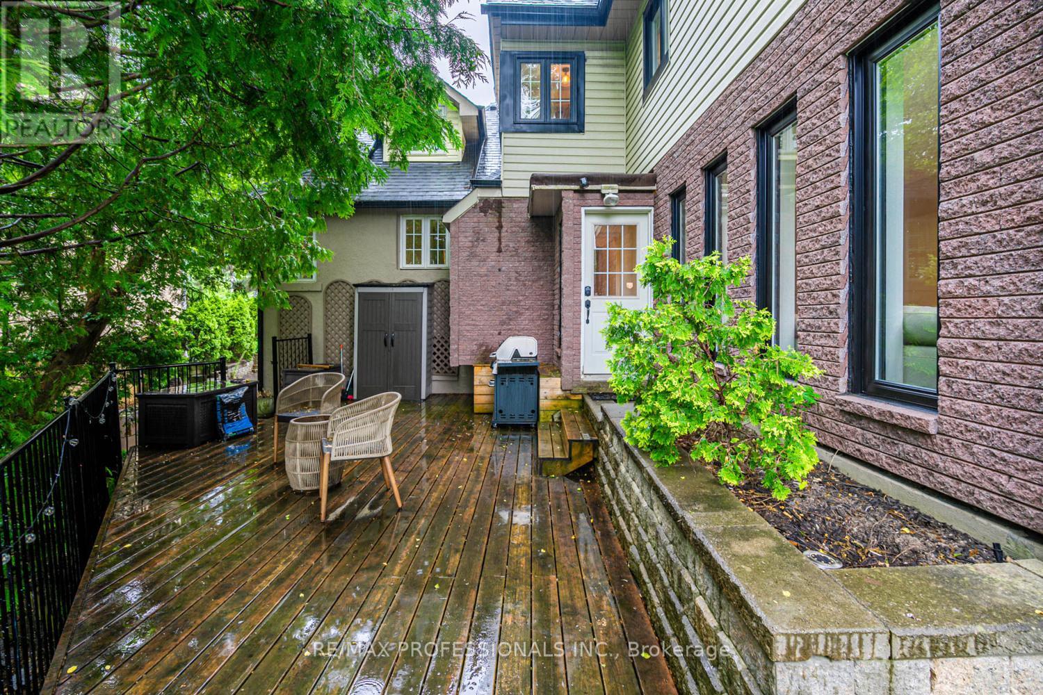 10 Burnhamthorpe Crescent, Toronto, Ontario  M9A 1G4 - Photo 33 - W12181113