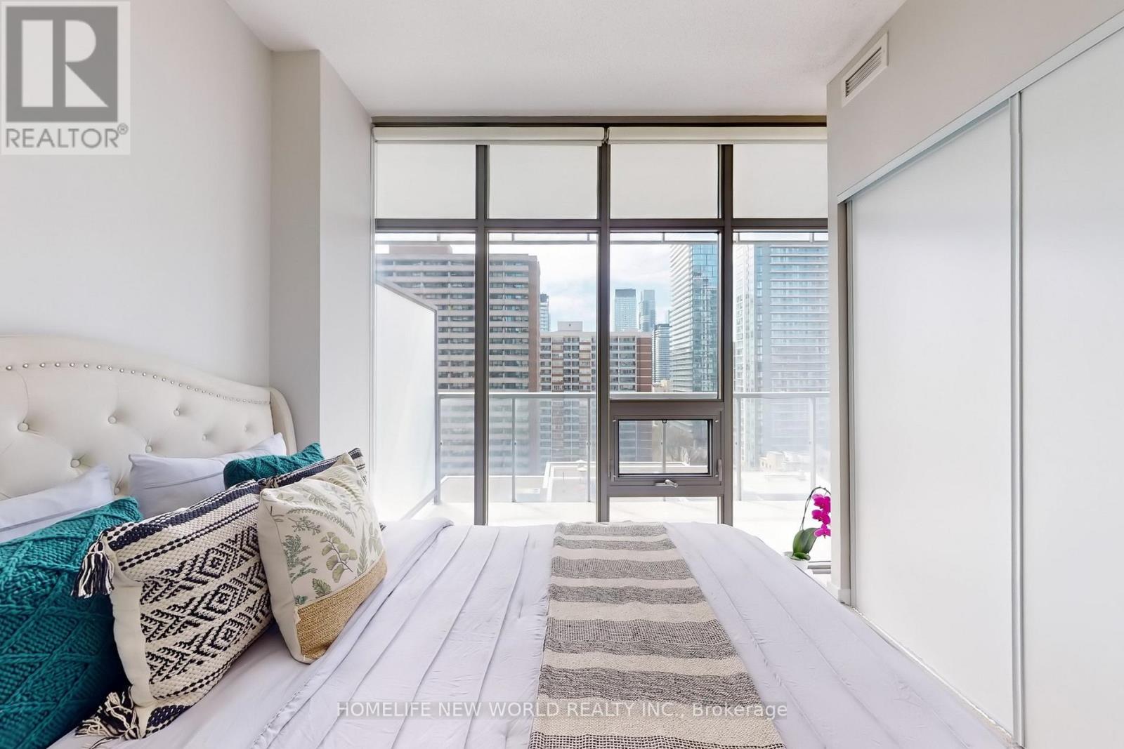 1405 - 33 Charles Street E, Toronto, Ontario  M4Y 0A2 - Photo 21 - C12181162