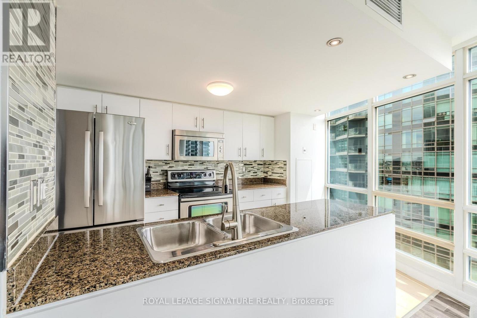 2108 - 381 Front Street W, Toronto, Ontario  M5V 3R8 - Photo 13 - C12181306