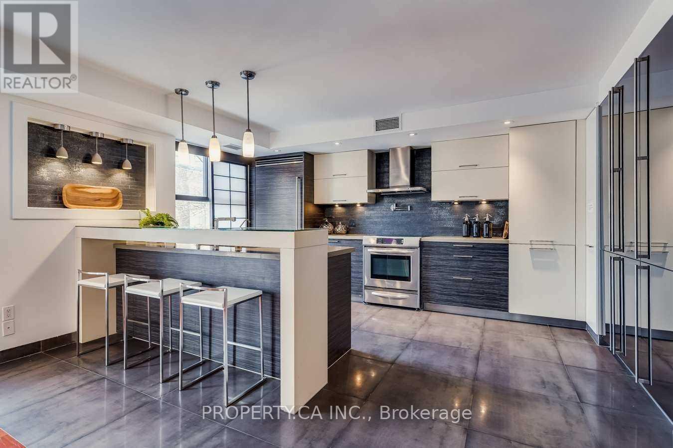 403 - 349 St Clair Avenue W, Toronto, Ontario  M5P 1N3 - Photo 4 - C12181309
