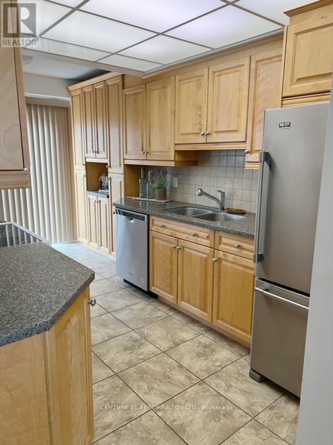 14 Greenfield Crescent, Whitby (Blue Grass Meadows), Ontario  L1N 7G3 - Photo 2 - E12181320