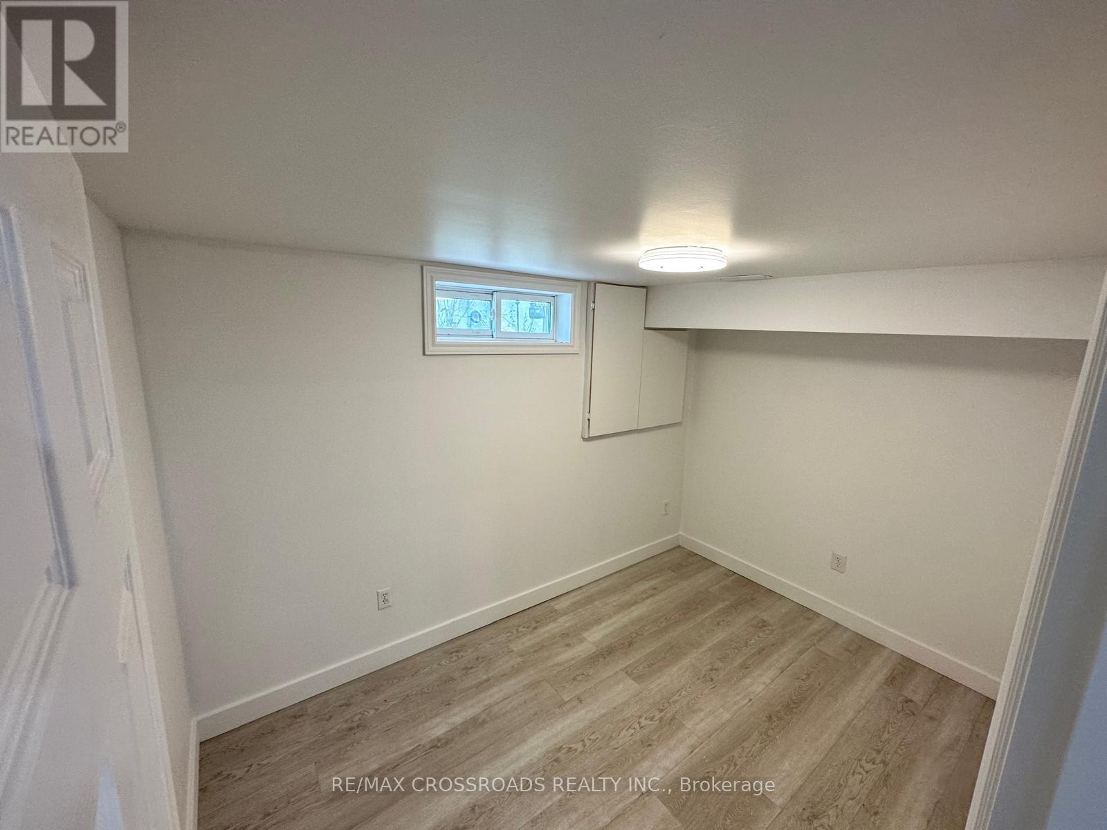 256 Birchcliffe Crescent, Hamilton, Ontario  L8T 4L2 - Photo 5 - X12181066