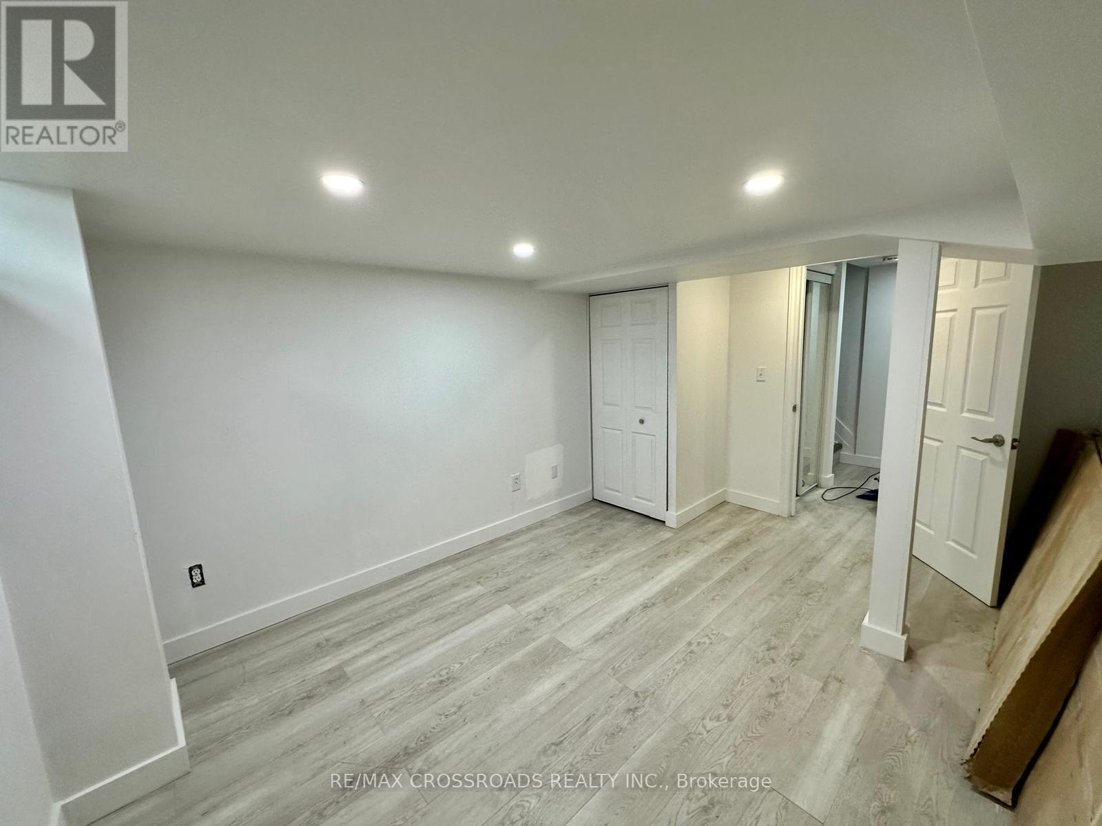 256 Birchcliffe Crescent, Hamilton, Ontario  L8T 4L2 - Photo 6 - X12181066