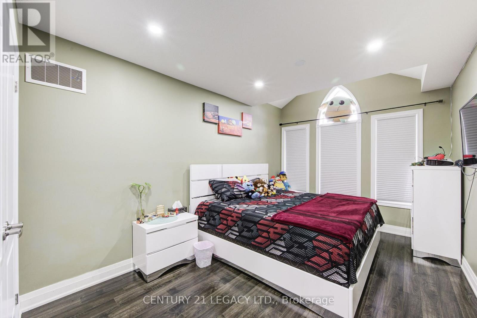 1065 Upper Thames Drive, Woodstock (Woodstock - North), Ontario  N4T 0H2 - Photo 18 - X12181092