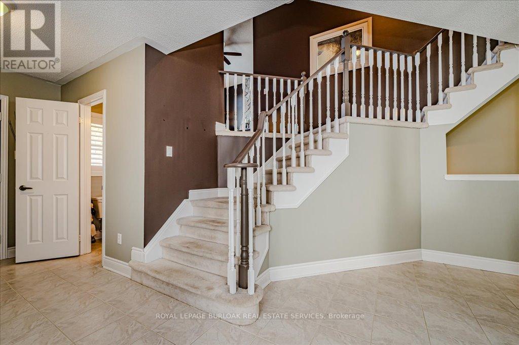 144 Riley Street, Hamilton (Waterdown), Ontario  L8B 0J7 - Photo 9 - X12181094