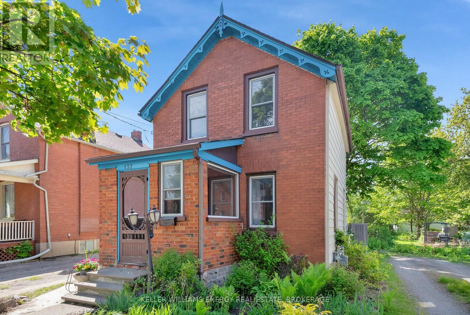 Property at 137 UNIVERSITY AVENUE W image 2