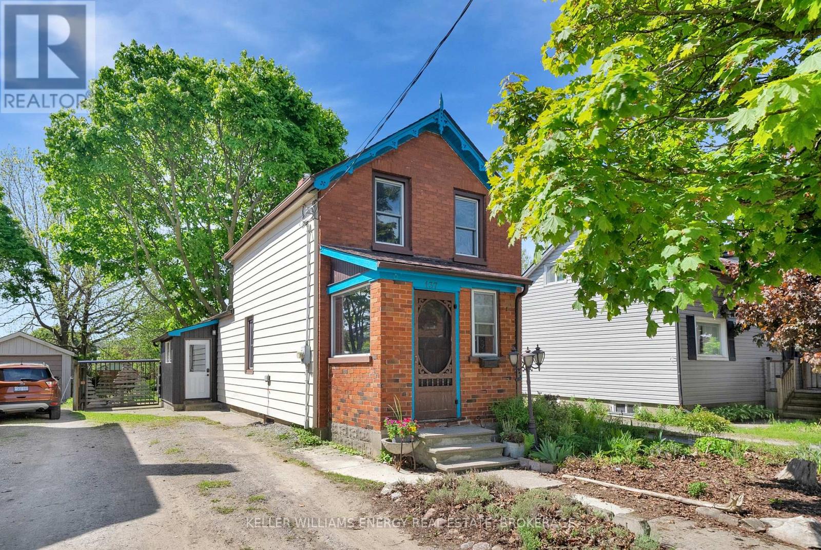 Property at 137 UNIVERSITY AVENUE W image 3