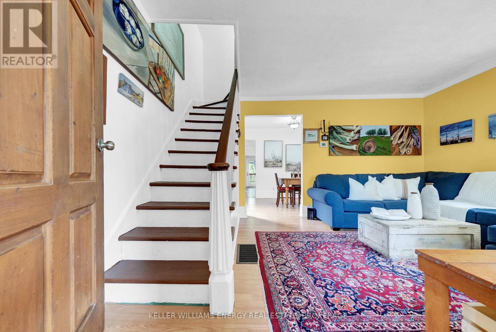 Property at 137 UNIVERSITY AVENUE W image 5