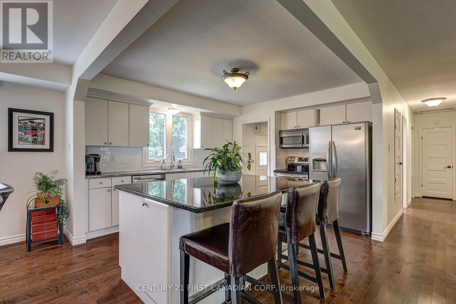 116 Downing Crescent, London South, Ontario  N6C 3C8 - Photo 12 - X12181413