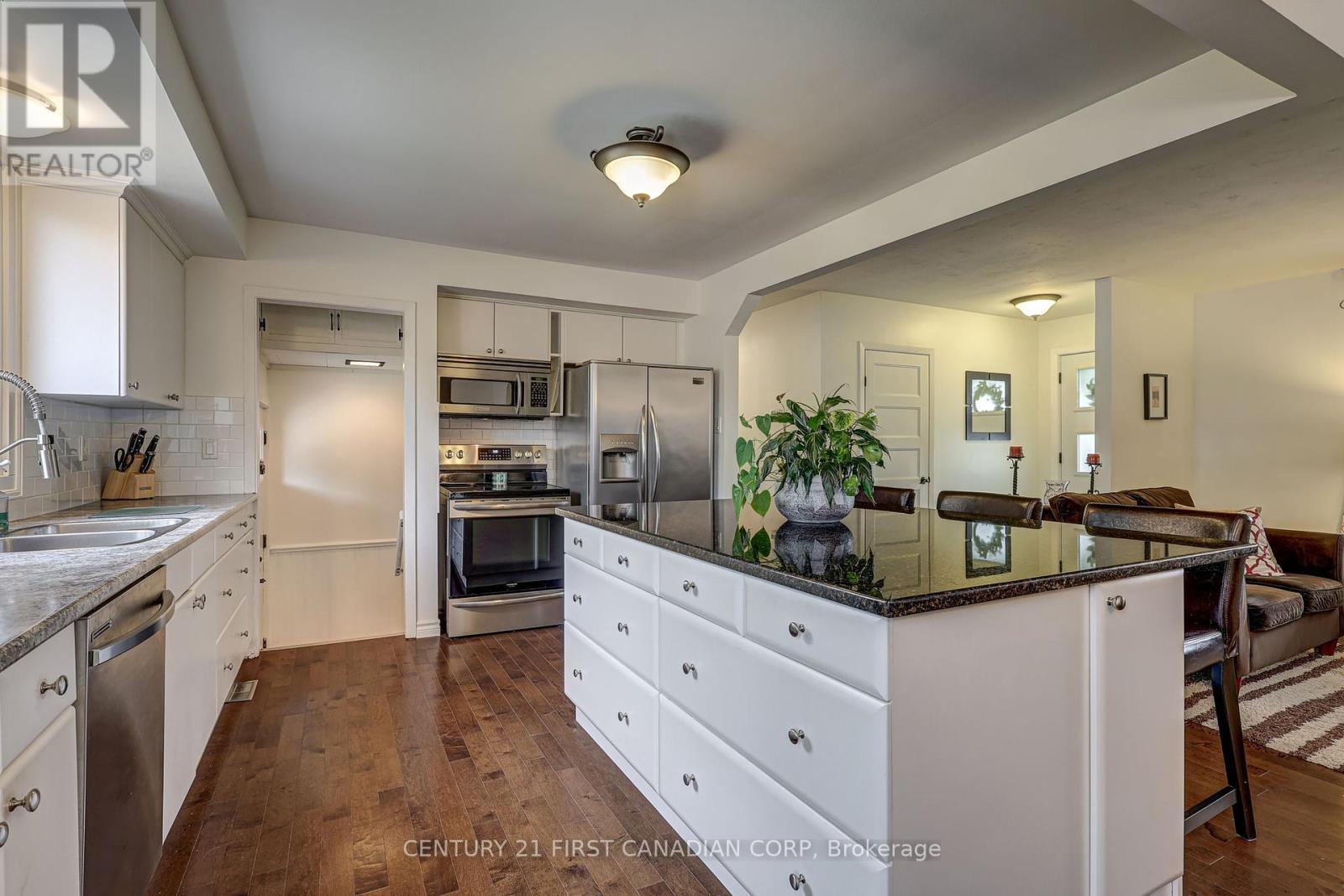 116 Downing Crescent, London South, Ontario  N6C 3C8 - Photo 13 - X12181413