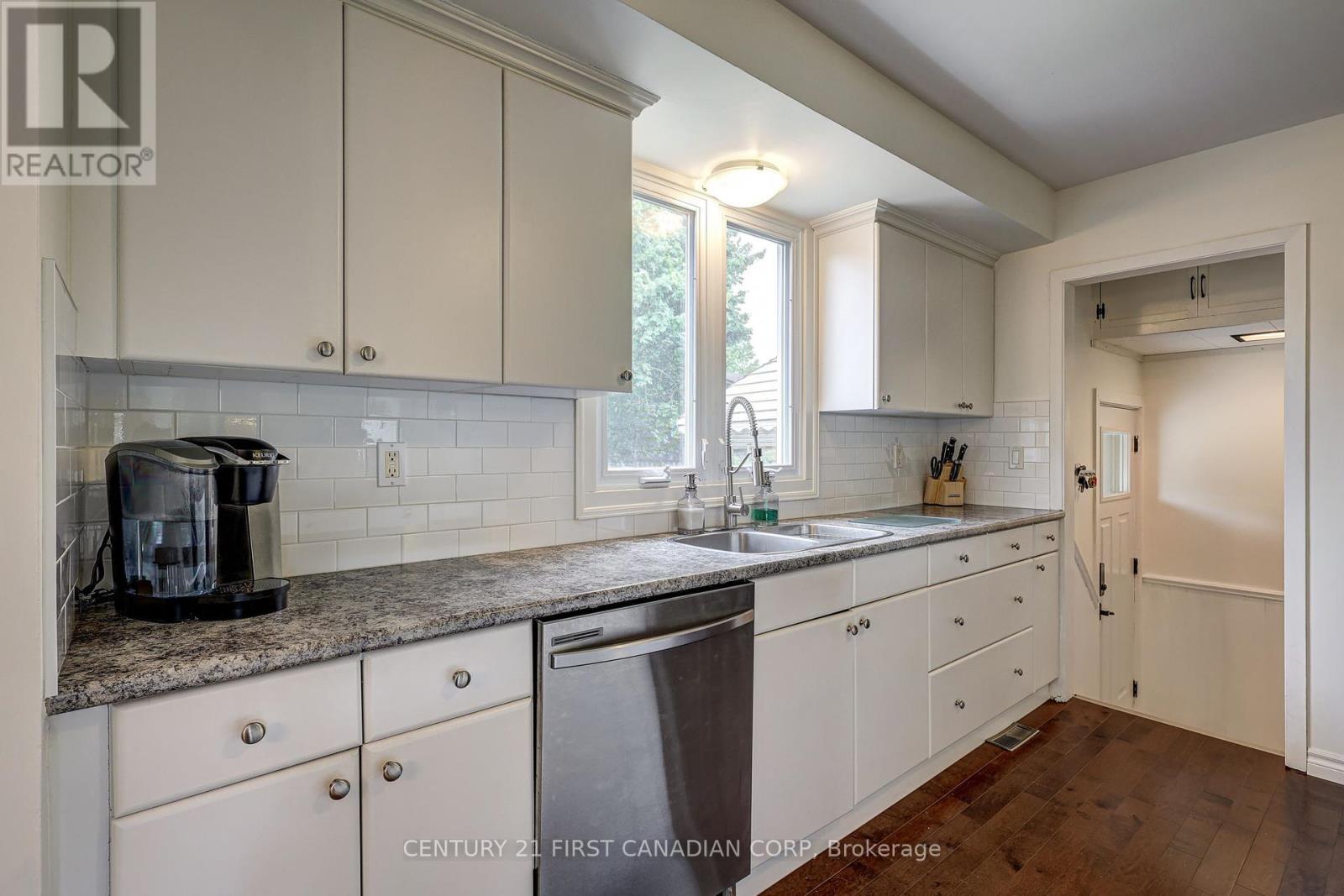 116 Downing Crescent, London South, Ontario  N6C 3C8 - Photo 14 - X12181413