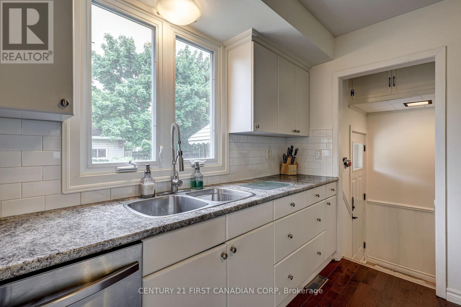 116 Downing Crescent, London South, Ontario  N6C 3C8 - Photo 15 - X12181413