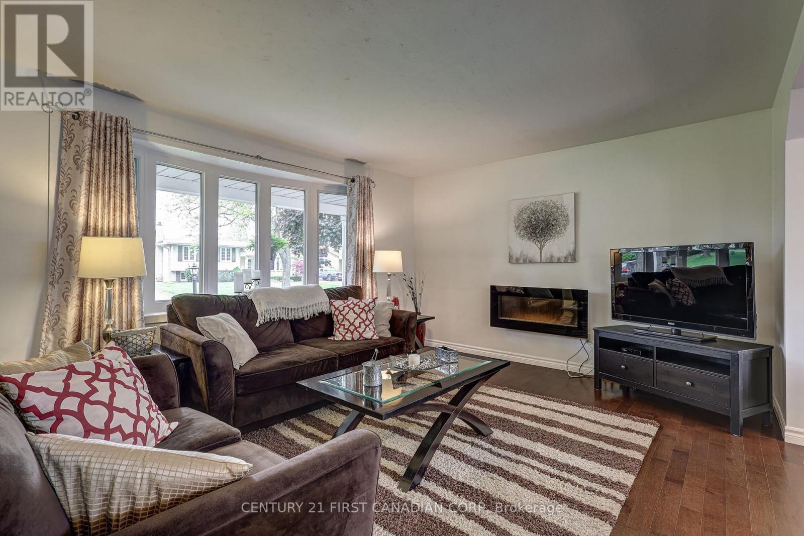 116 Downing Crescent, London South, Ontario  N6C 3C8 - Photo 6 - X12181413