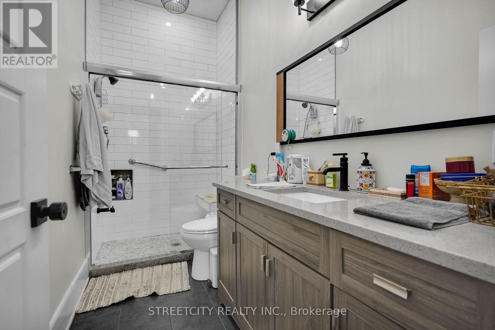 7 Myrtle Street E, St. Thomas, Ontario  N5R 2E6 - Photo 14 - X12181438