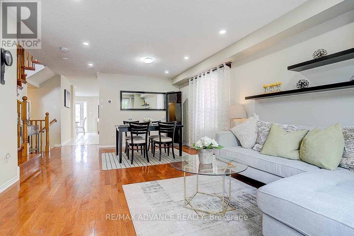 180 Trail Ridge Lane, Markham, Ontario  L6C 2C5 - Photo 10 - N12181157
