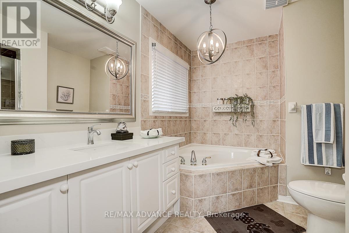 180 Trail Ridge Lane, Markham (Berczy), Ontario  L6C 2C5 - Photo 33 - N12181157