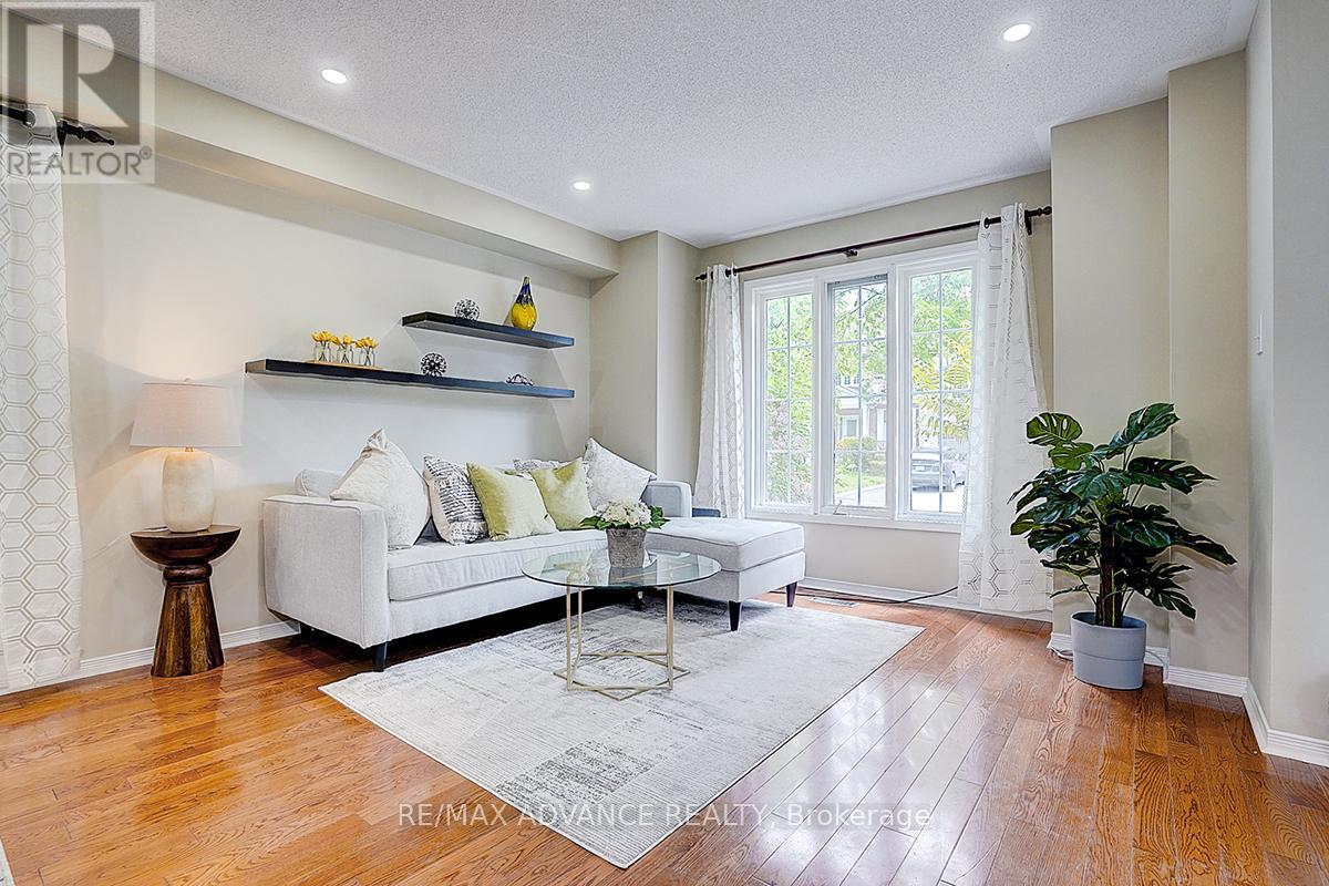 180 Trail Ridge Lane, Markham, Ontario  L6C 2C5 - Photo 7 - N12181157