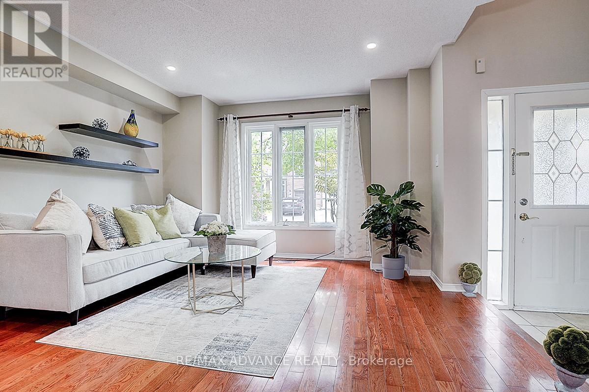 180 Trail Ridge Lane, Markham, Ontario  L6C 2C5 - Photo 8 - N12181157