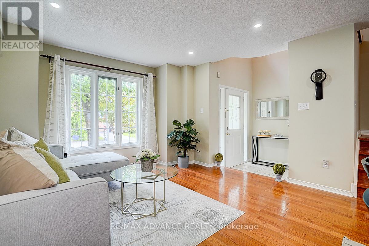 180 Trail Ridge Lane, Markham, Ontario  L6C 2C5 - Photo 9 - N12181157