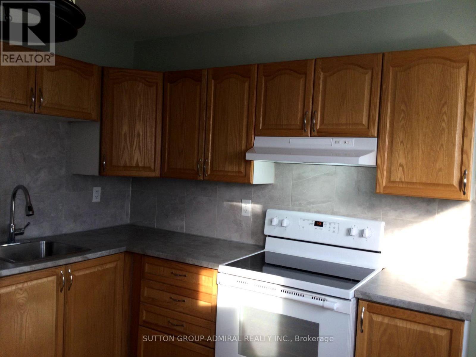119 Barrie Street, Bradford West Gwillimbury (Bradford), Ontario  L3Z 2B4 - Photo 6 - N12181191