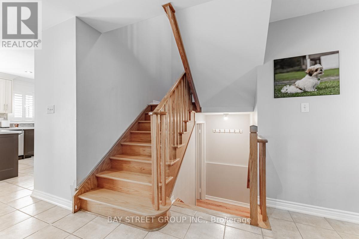 98 Royalpark Way, Vaughan, Ontario  L4H 1J5 - Photo 10 - N12181214