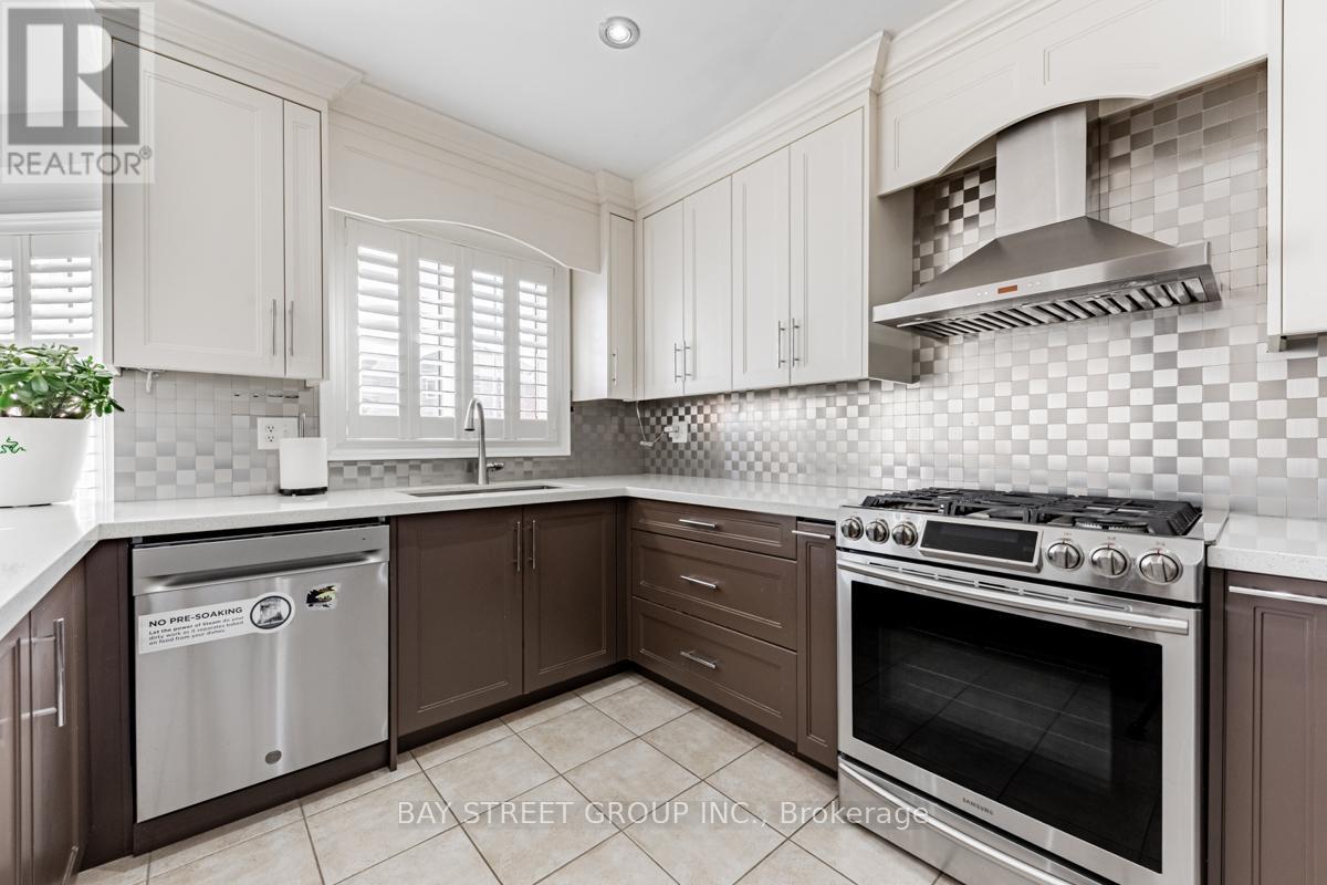 98 Royalpark Way, Vaughan, Ontario  L4H 1J5 - Photo 8 - N12181214