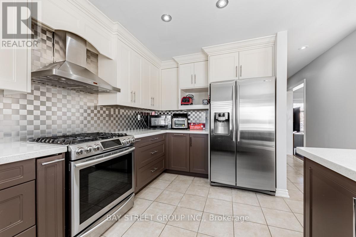 98 Royalpark Way, Vaughan (Elder Mills), Ontario  L4H 1J5 - Photo 9 - N12181214