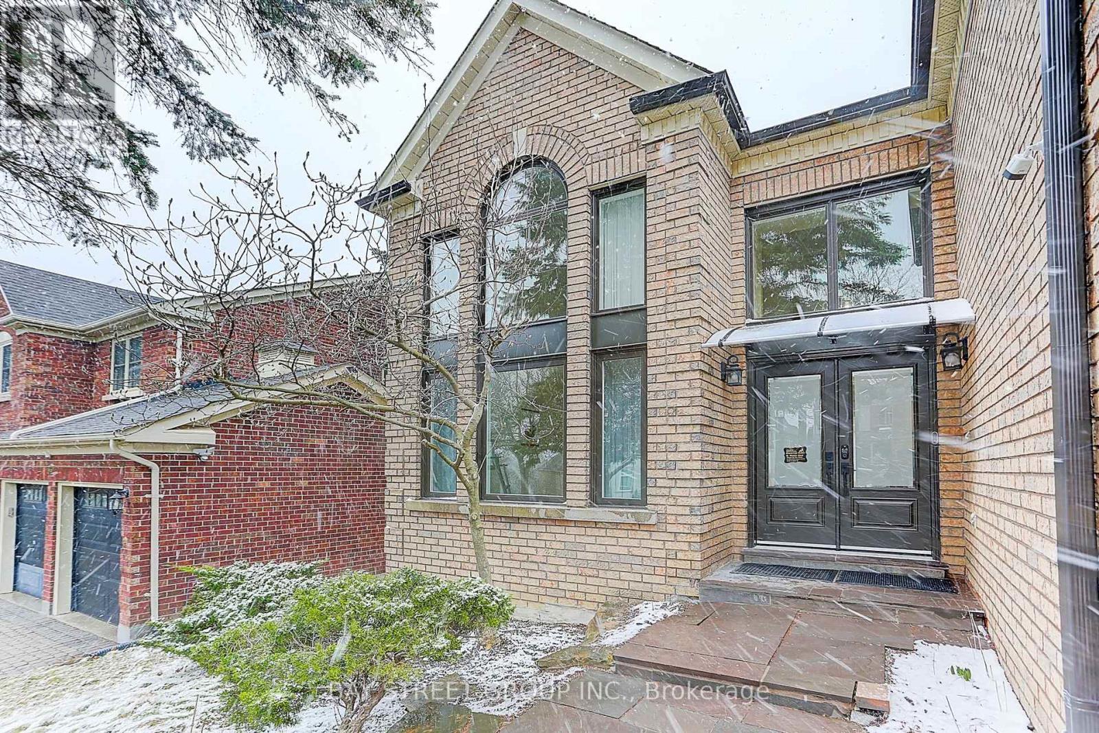 955 Portminster Court, Newmarket (Stonehaven-Wyndham), Ontario  L3X 1L8 - Photo 2 - N12181225
