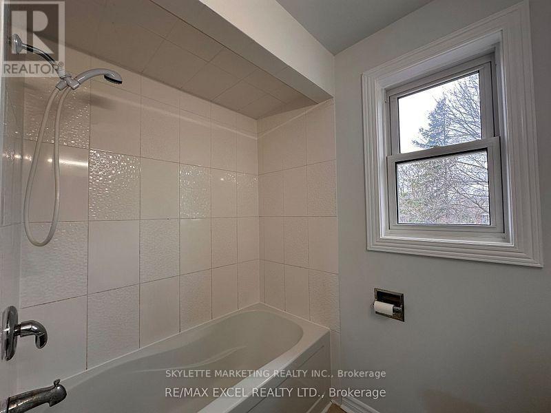 Upper - 229 Zelda Crescent, Richmond Hill, Ontario  L4C 2Y7 - Photo 13 - N12181244