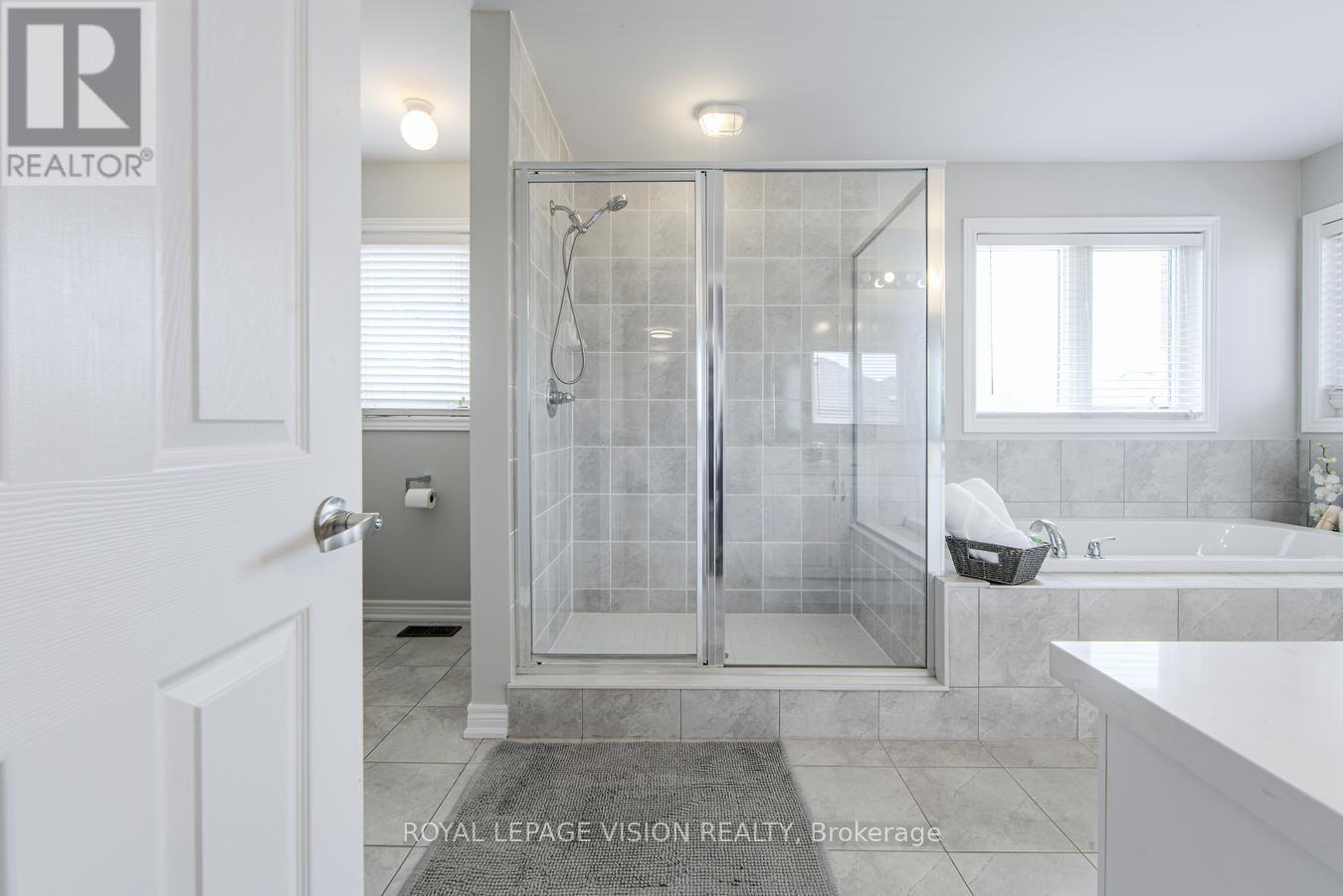 23 Sunnyside Hill Road, Markham, Ontario  L6B 0X5 - Photo 26 - N12181281