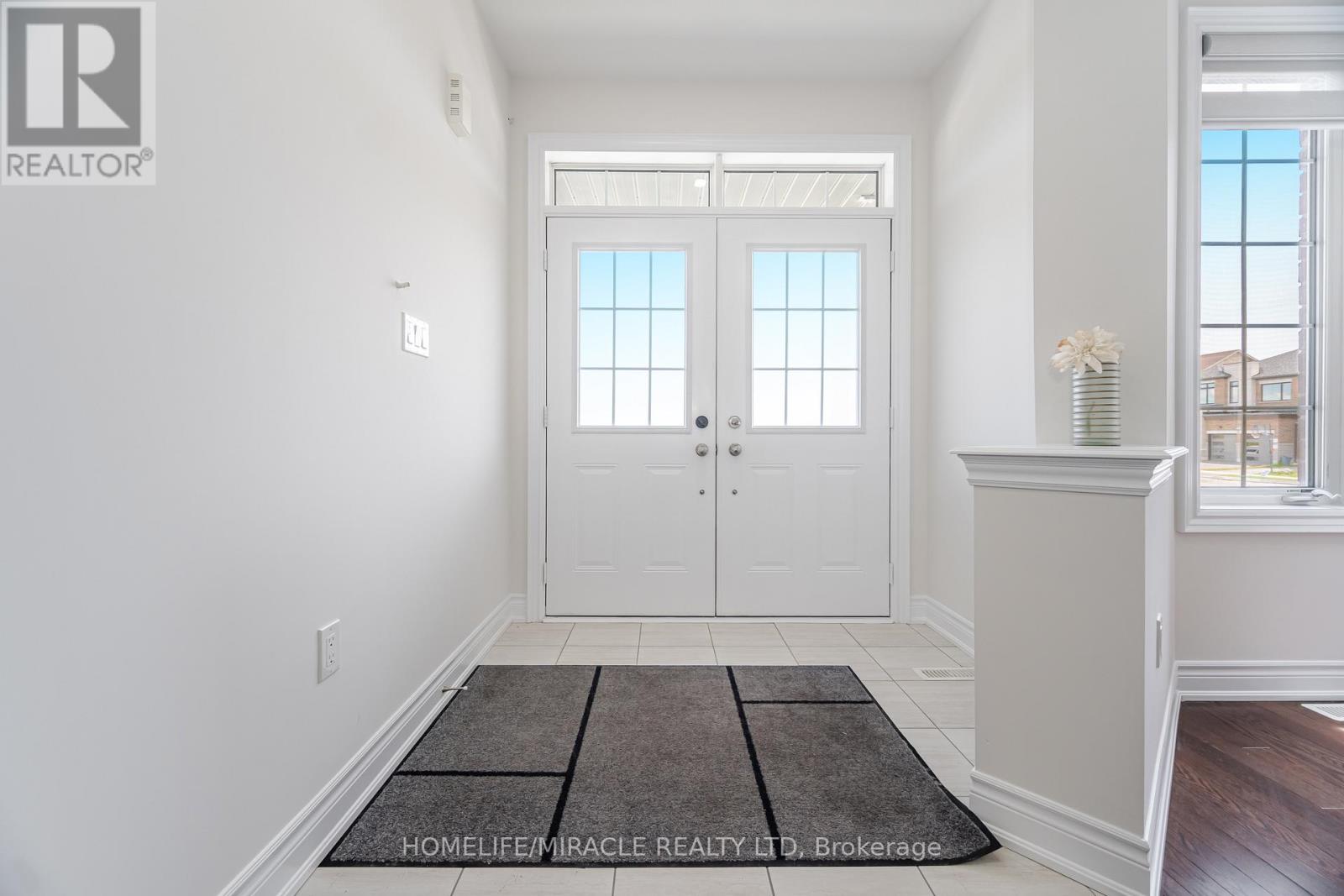 624 Barons Street, Vaughan, Ontario  L4H 5C5 - Photo 4 - N12181311