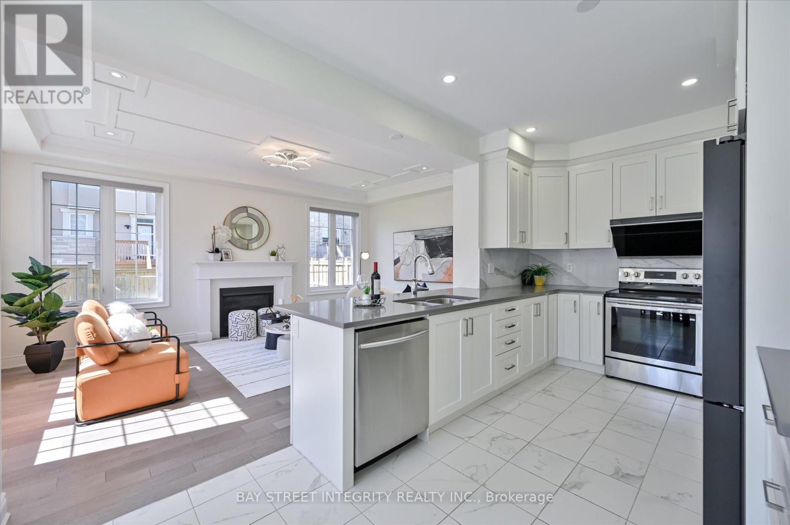 61 Hartney Drive, Richmond Hill, Ontario  L4S 0J9 - Photo 7 - N12181329