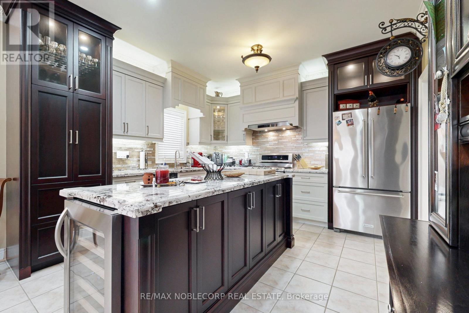 86 Novaview Crescent, Vaughan (East Woodbridge), Ontario  L4L 9L7 - Photo 15 - N12181339