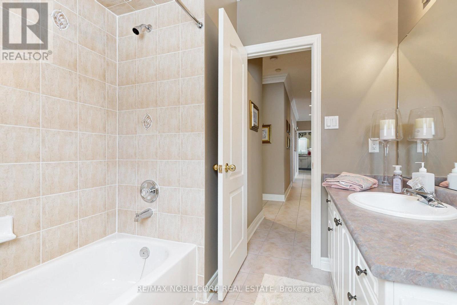 86 Novaview Crescent, Vaughan (East Woodbridge), Ontario  L4L 9L7 - Photo 30 - N12181339