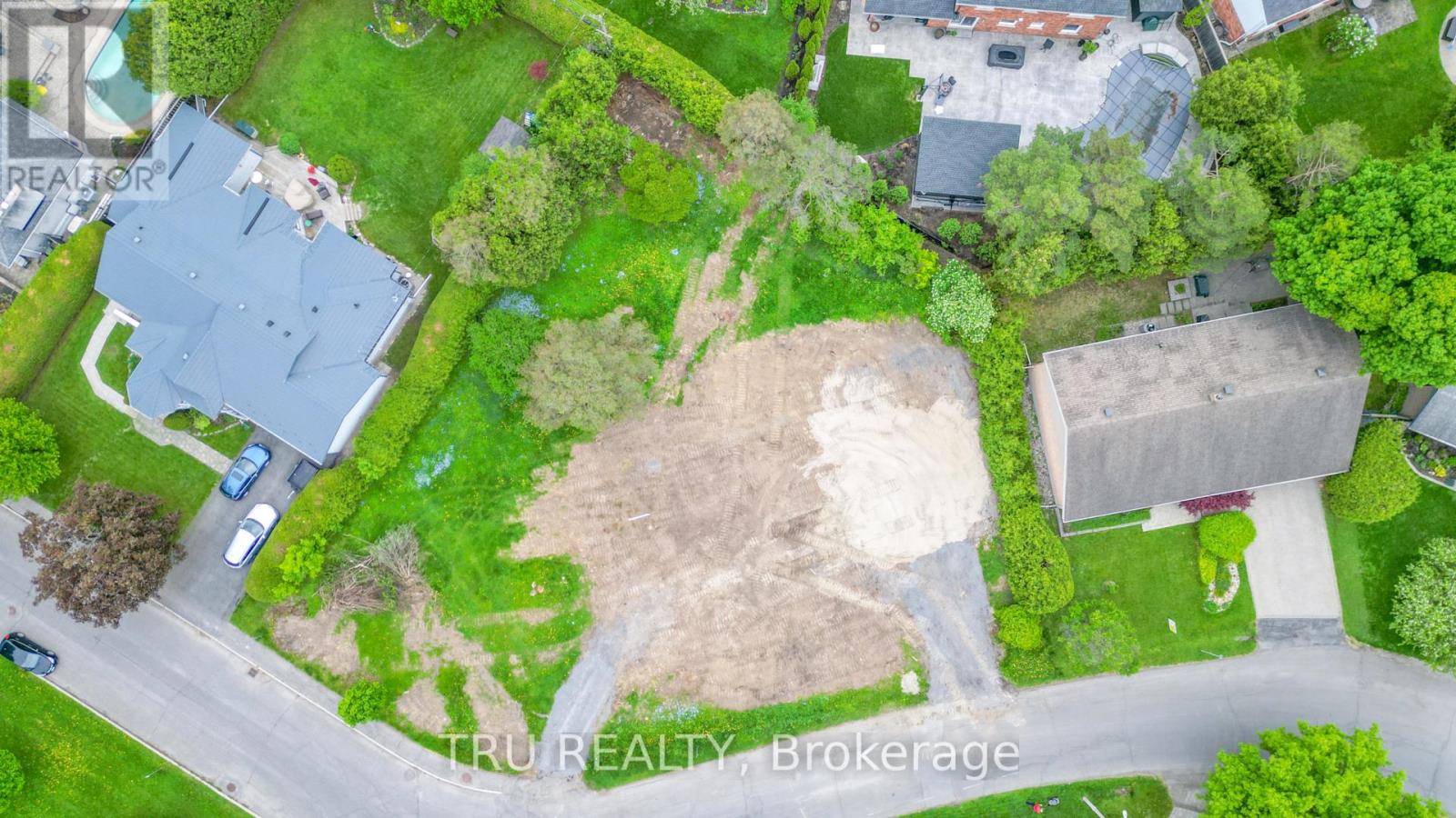 854 Mountainview Avenue, Ottawa, Ontario  K2B 5G2 - Photo 3 - X12181435