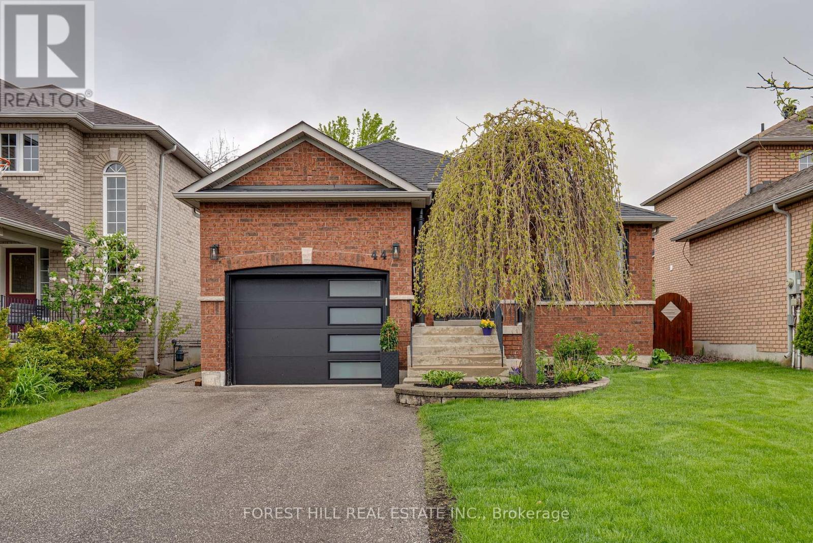 44 Prince Of Wales Drive, Barrie, Ontario  L4N 0T1 - Photo 1 - S12181192
