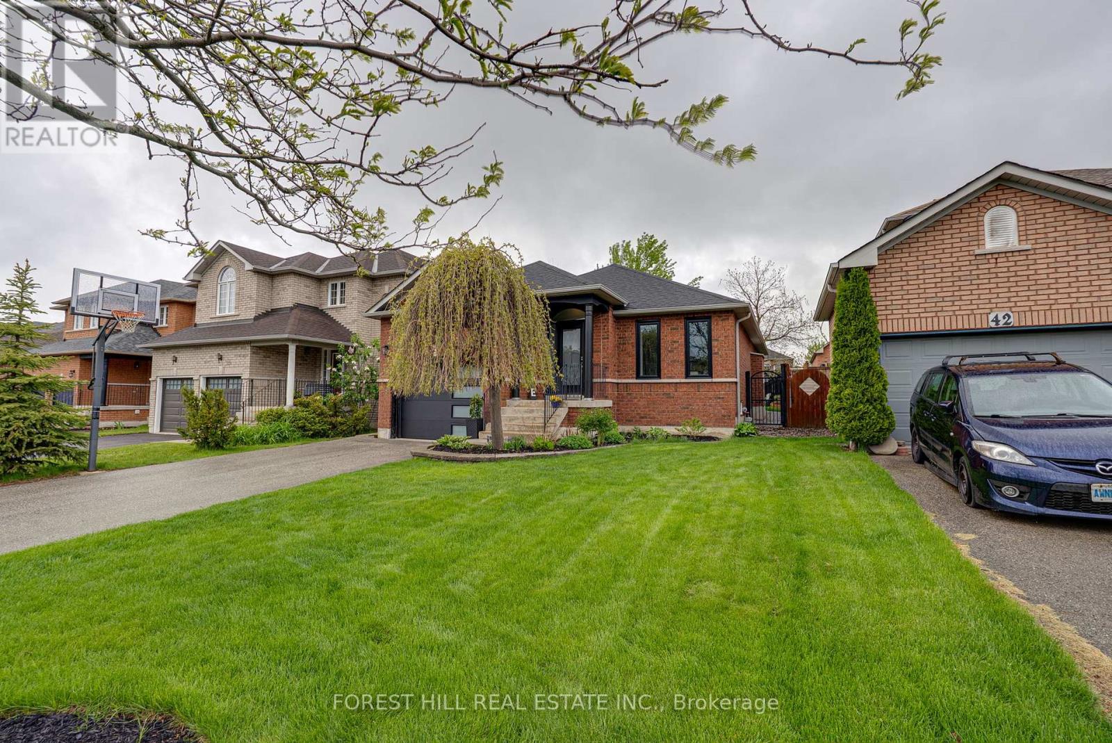 44 Prince Of Wales Drive, Barrie, Ontario  L4N 0T1 - Photo 2 - S12181192