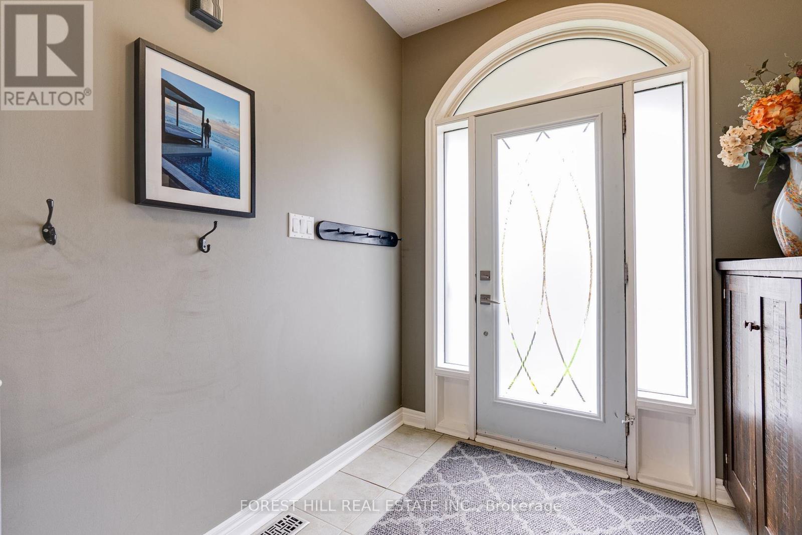 44 Prince Of Wales Drive, Barrie, Ontario  L4N 0T1 - Photo 3 - S12181192