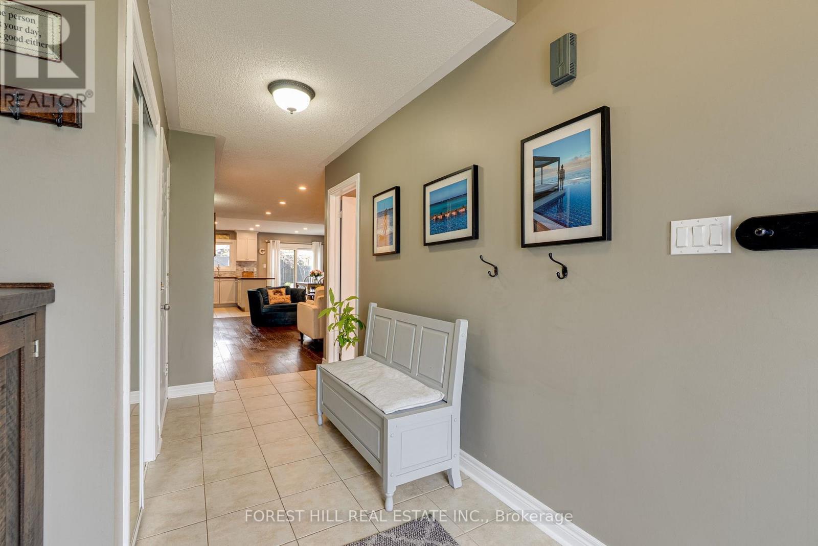 44 Prince Of Wales Drive, Barrie, Ontario  L4N 0T1 - Photo 4 - S12181192